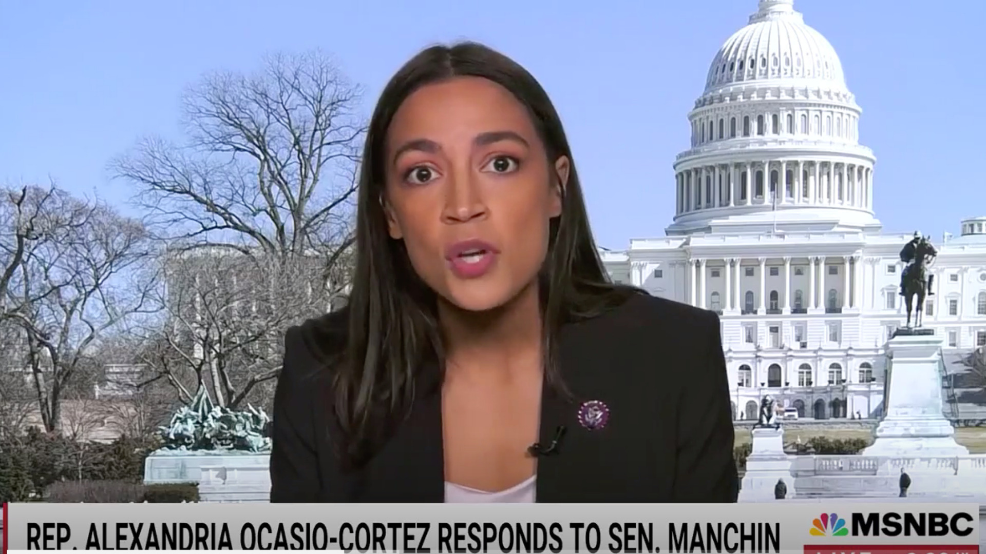 AOC ataca a Manchin y al Senado 'antidemocrático': 'Funciona como un club de viejos'