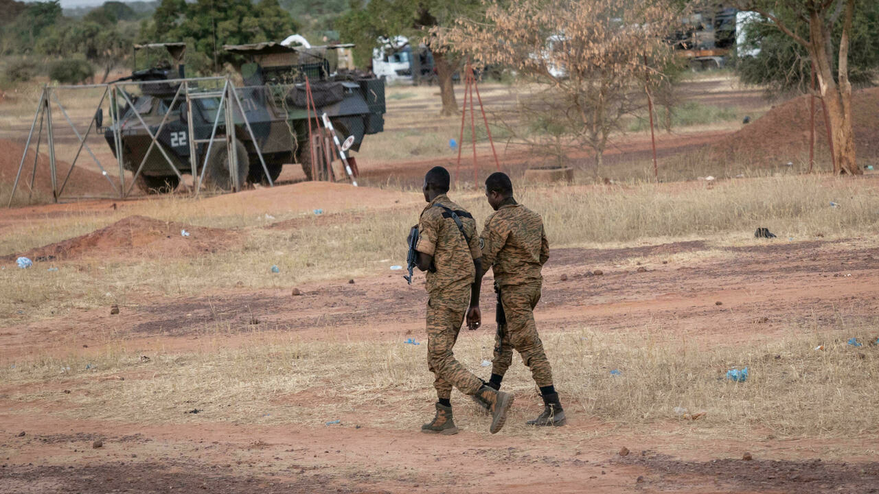 Burkina Faso comienza un período de duelo de dos días después de que decenas de personas murieran en una emboscada