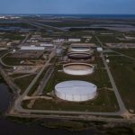El petróleo avanza para una semana plana debido a la incertidumbre de Omicron