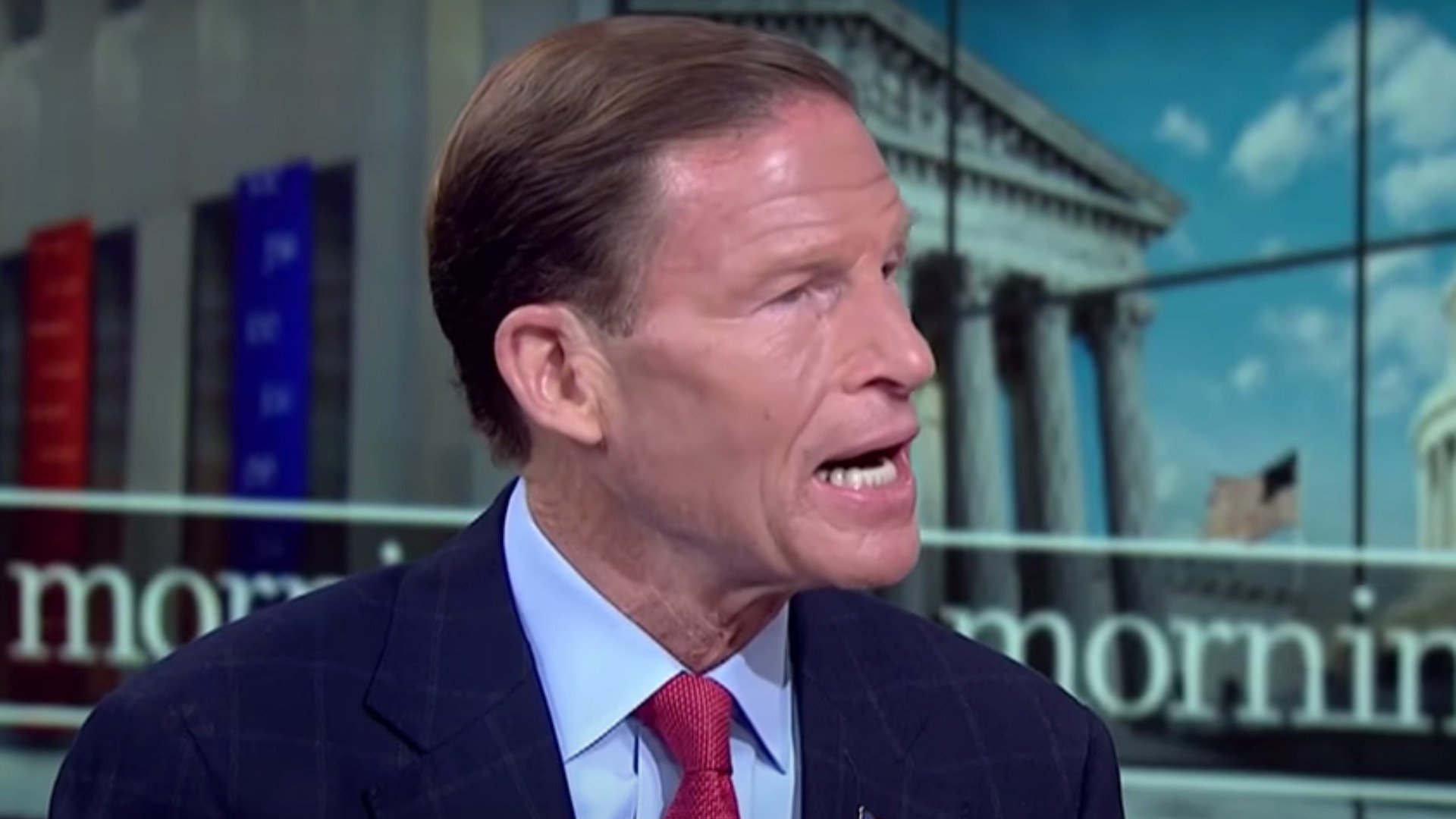 El senador demócrata Blumenthal pronuncia un discurso en los premios del Partido Comunista: 'Estoy realmente emocionado y honrado'