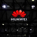 Huawei de China dice que los ingresos de 2021 cayeron casi un 30 por ciento, ve desafíos por delante