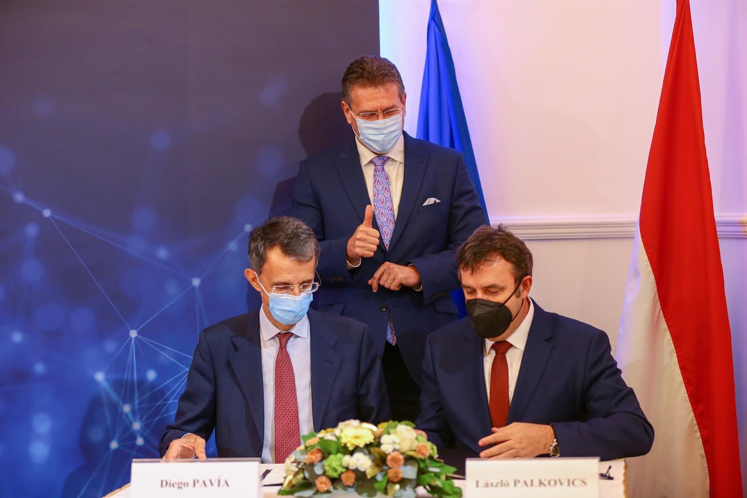 La UE y Hungría firman un memorando de entendimiento en el marco de la Battery Alliance