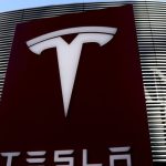 La agencia de seguridad automotriz de EE. UU. Analiza la característica de un videojuego con Tesla