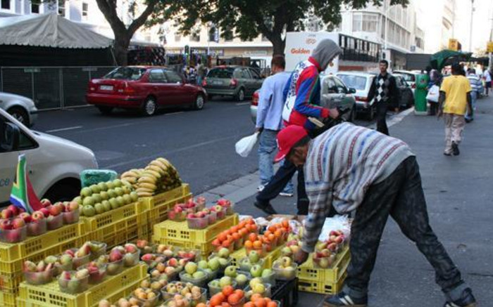 La ciudad de Ciudad del Cabo aprueba la amnistía de la tarifa del permiso para los comerciantes informales activos