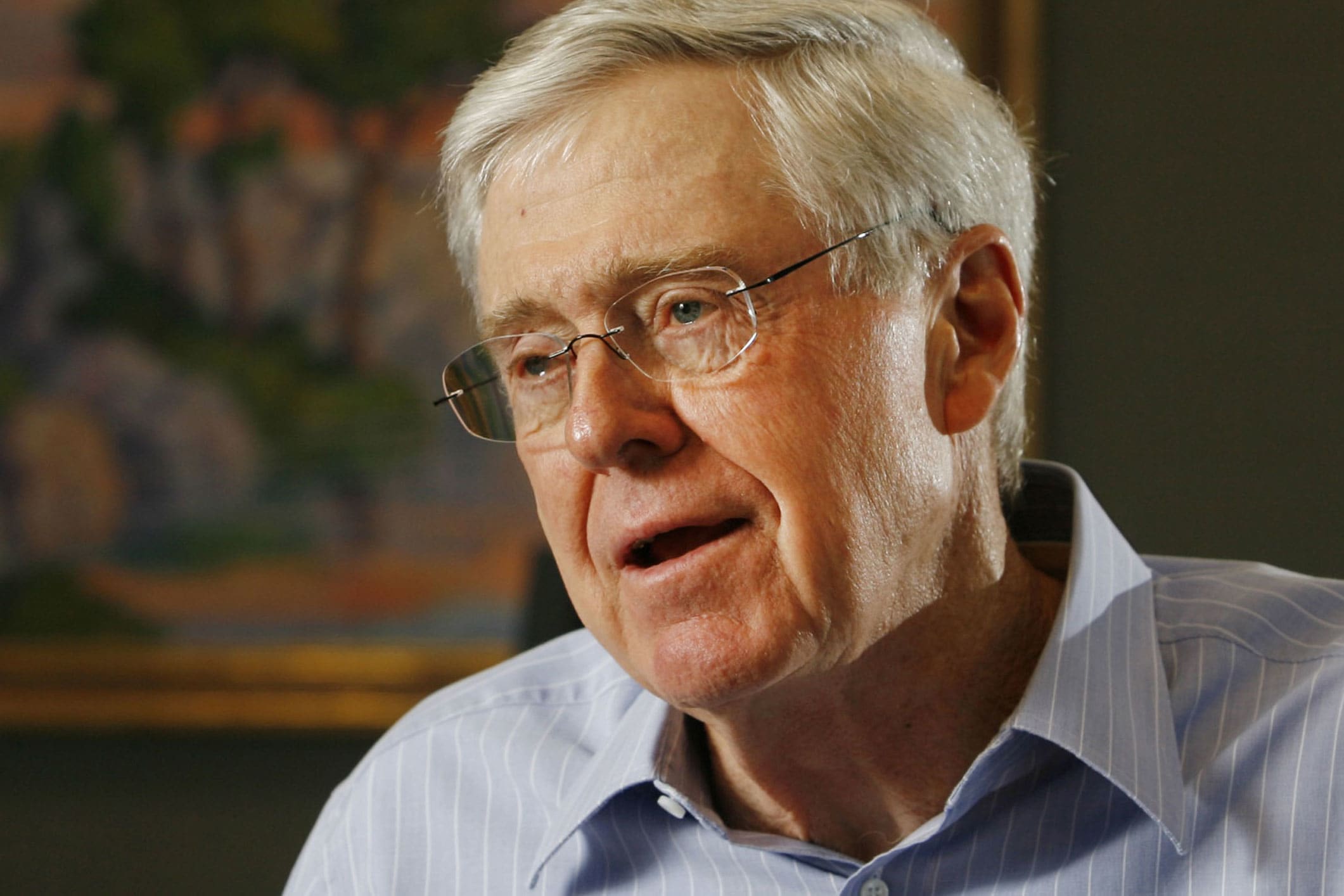 La red de Koch sacudida por un escándalo de affaires, salidas de donantes y demanda por discriminación