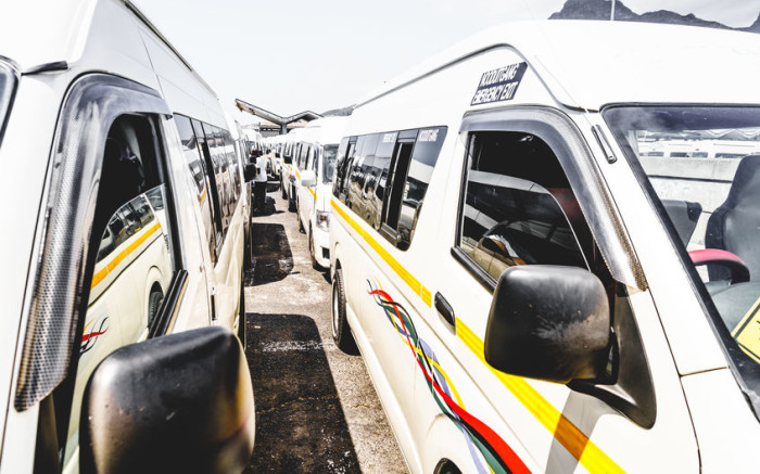 Los oficiales de tránsito de CT enfrentan más ataques de operadores de taxis ilegales