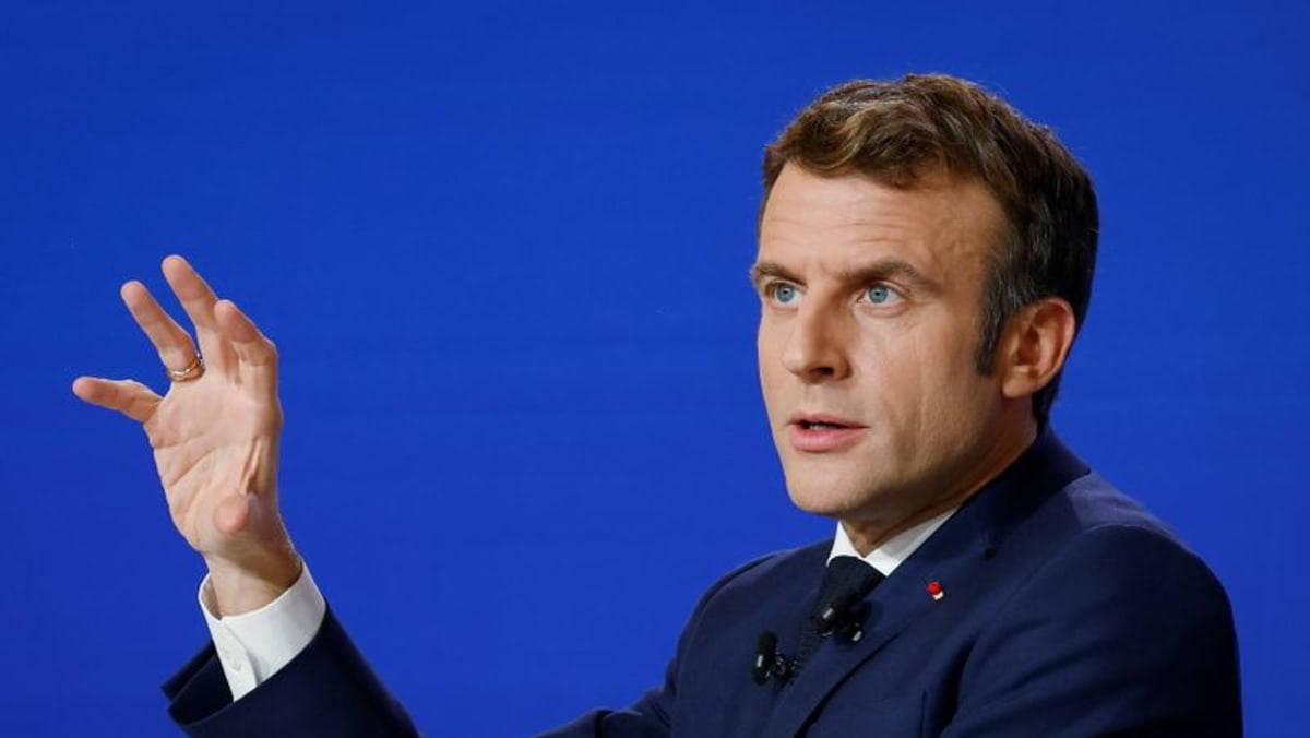 Macron: la UE redactará un reglamento para combatir el odio en las redes sociales