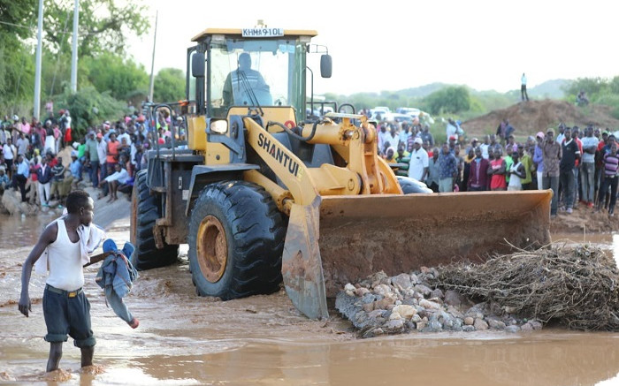 Más de 20 se ahogan cuando un autobús se ahoga en un río inundado en Kenia