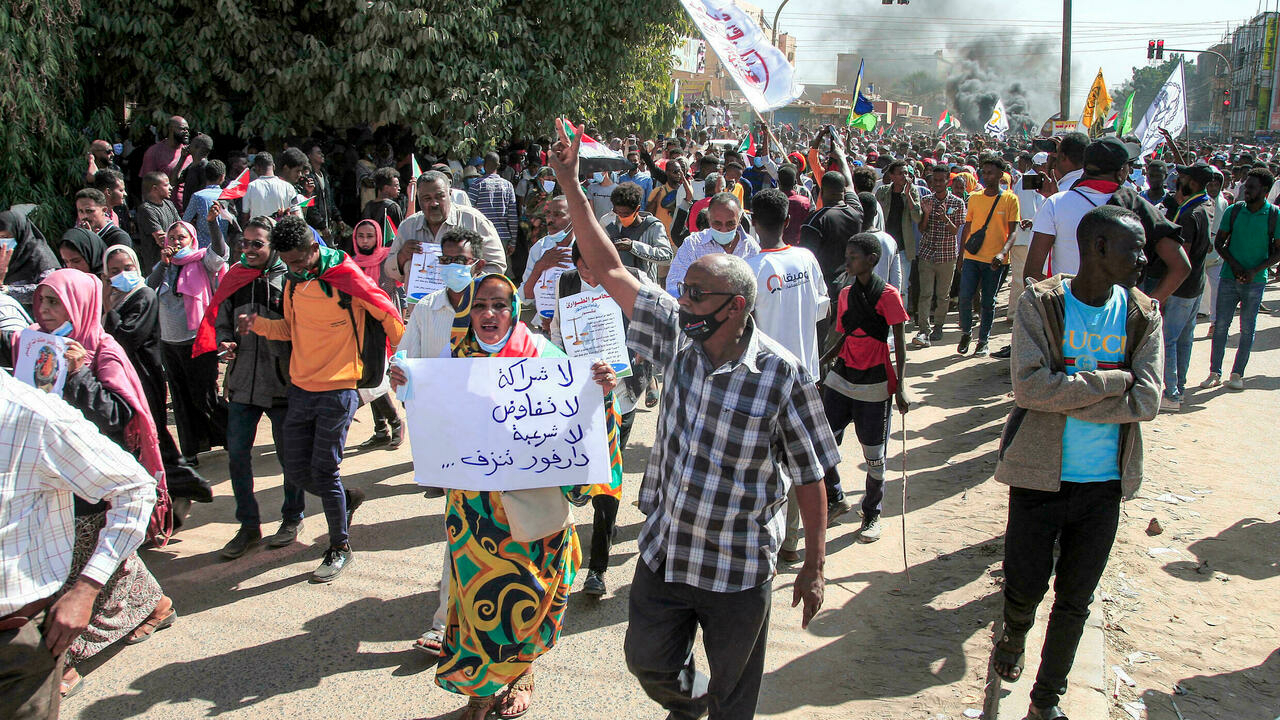 Miles de personas vuelven a tomar las calles en Sudán para pedir el regreso al gobierno civil