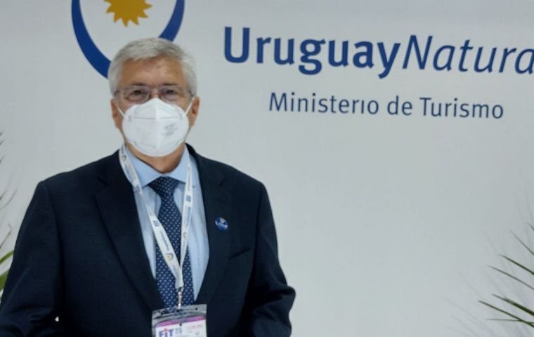?? Nadie viaja desde tan lejos para visitar un solo país ??  Viera dijo al admitir que Uruguay apuntó a visitantes de todas partes.