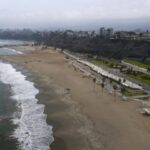 Cevallos no descartó cerrar por mucho más tiempo las playas del país