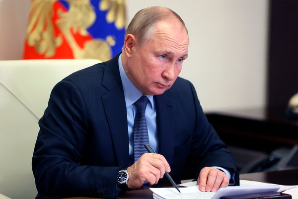 Putin en conversación con Johnson pidió conversaciones sobre garantías de seguridad para Rusia - Gazeta.Ru