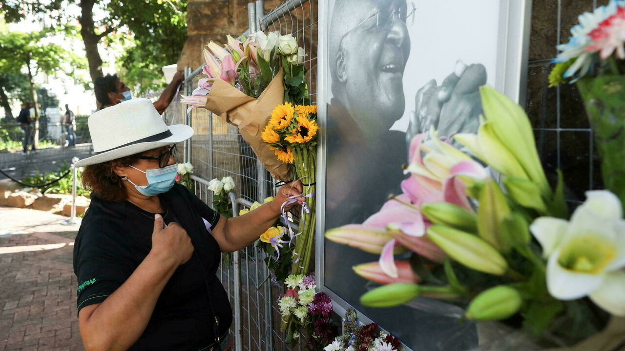 Sudafricanos lloran al 'héroe' Desmond Tutu