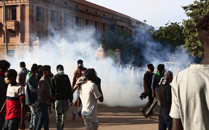 Un muerto en las protestas de Sudán, 125 heridos: médicos, ministerio