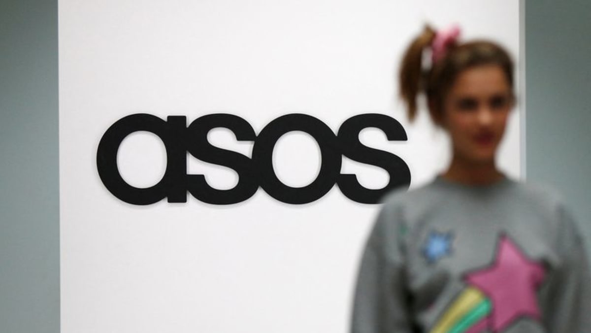 ASOS afectado por la interrupción de la cadena de suministro y la demanda navideña volátil