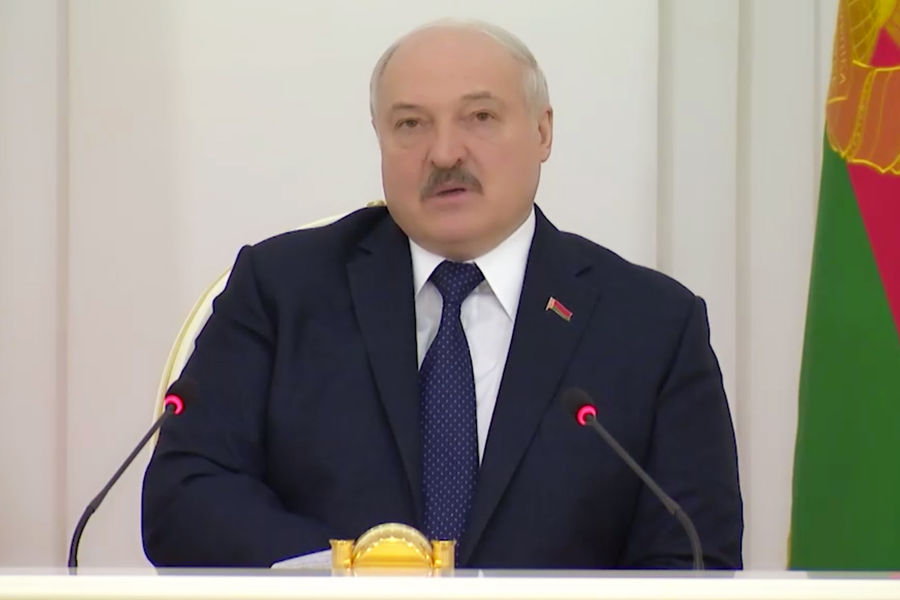 "Arrodíllate, discúlpate con los militares": Lukashenka se dirigió a los manifestantes en Kazajstán - Gazeta.Ru