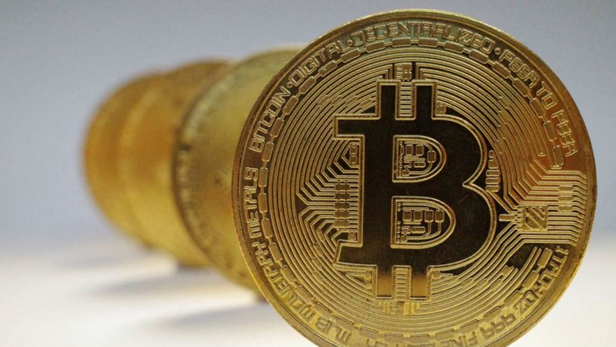 Bitcoin cae un 5,6% a 34.448 dólares