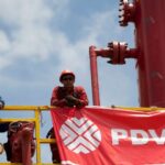 Según Lloyds List Intelligence, en 2020 alrededor de 150 barcos transportaron petróleo venezolano a Asia, principalmente vía Malasia para ser trasladado a China e Indonesia.