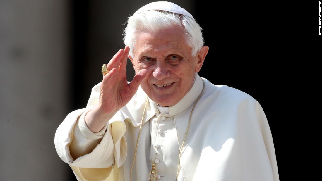 El Papa Benedicto XVI admite haber estado en una reunión sobre el sacerdote abusador cuando dirigía la archidiócesis de Munich