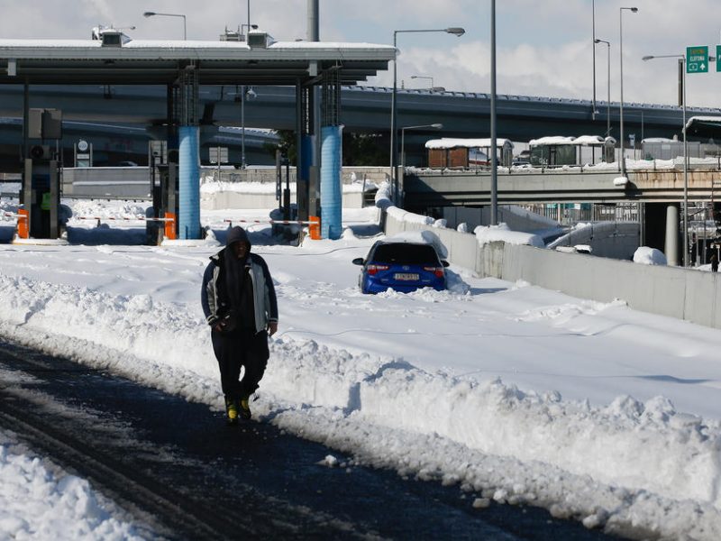 El primer ministro griego evita disculparse por el fiasco de la tormenta de nieve del gobierno