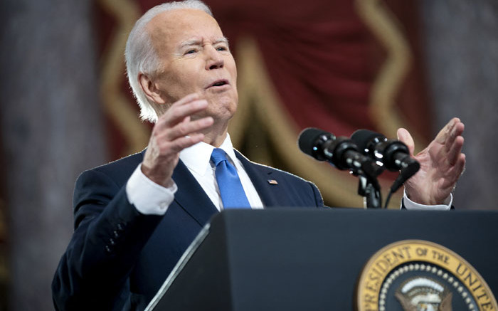 En aniversario clave, Biden insta a apoyar el derecho al aborto