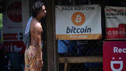 FMI insta a El Salvador a deshacerse de bitcoin como moneda de curso legal