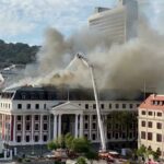 Incendio devastador en el Parlamento sudafricano se reanuda después de una tregua