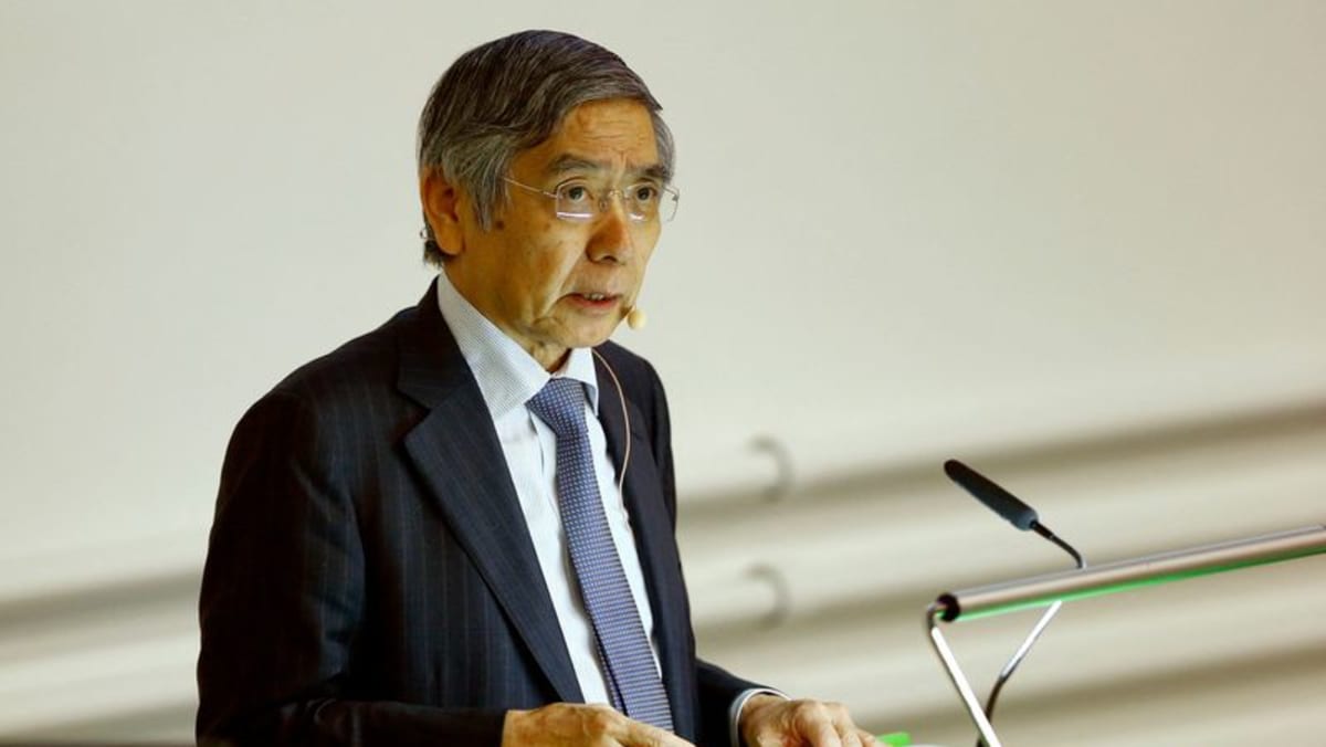 Kuroda del BOJ se compromete a mantener una política 'extremadamente' acomodaticia