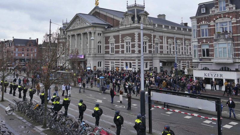 La policía holandesa dispersa a los manifestantes antibloqueo en Ámsterdam