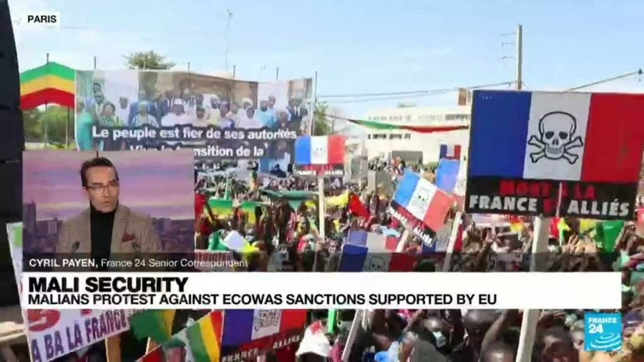 Malienses en vigor después de que la junta convoque protestas por las sanciones