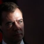 Medvedev llamó a las amenazas "sanciones infernales" "baile ritual"