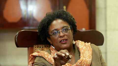 Mia Mottley toma una visión global después de la aplastante reelección en Barbados