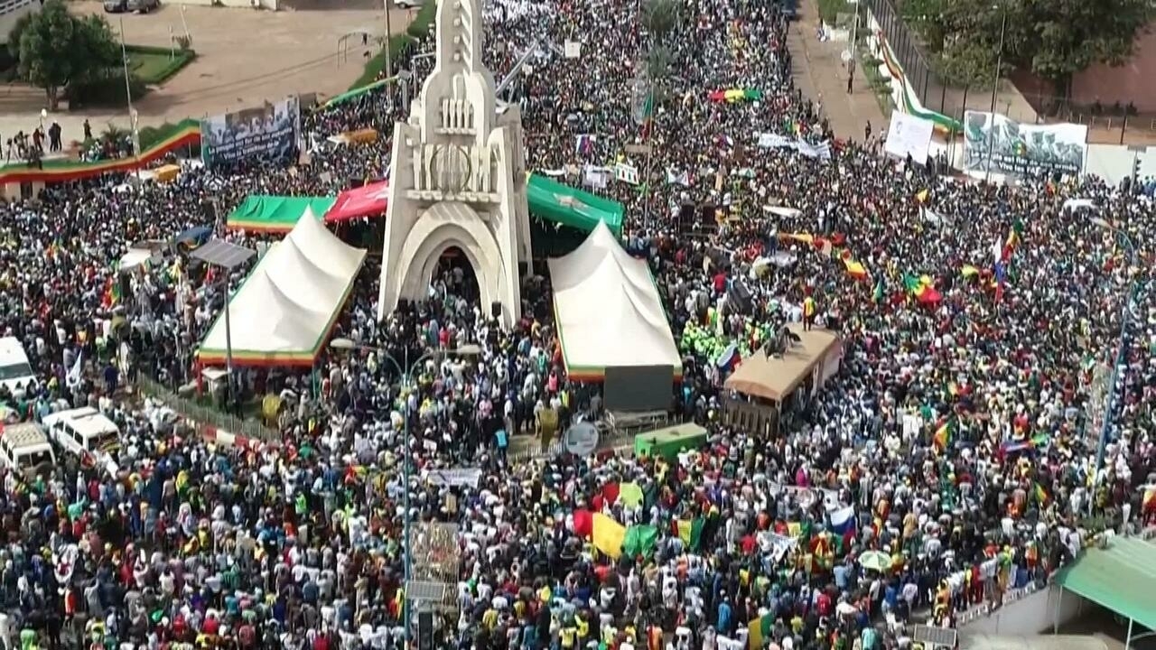 Miles de malienses salen a la calle contra las sanciones