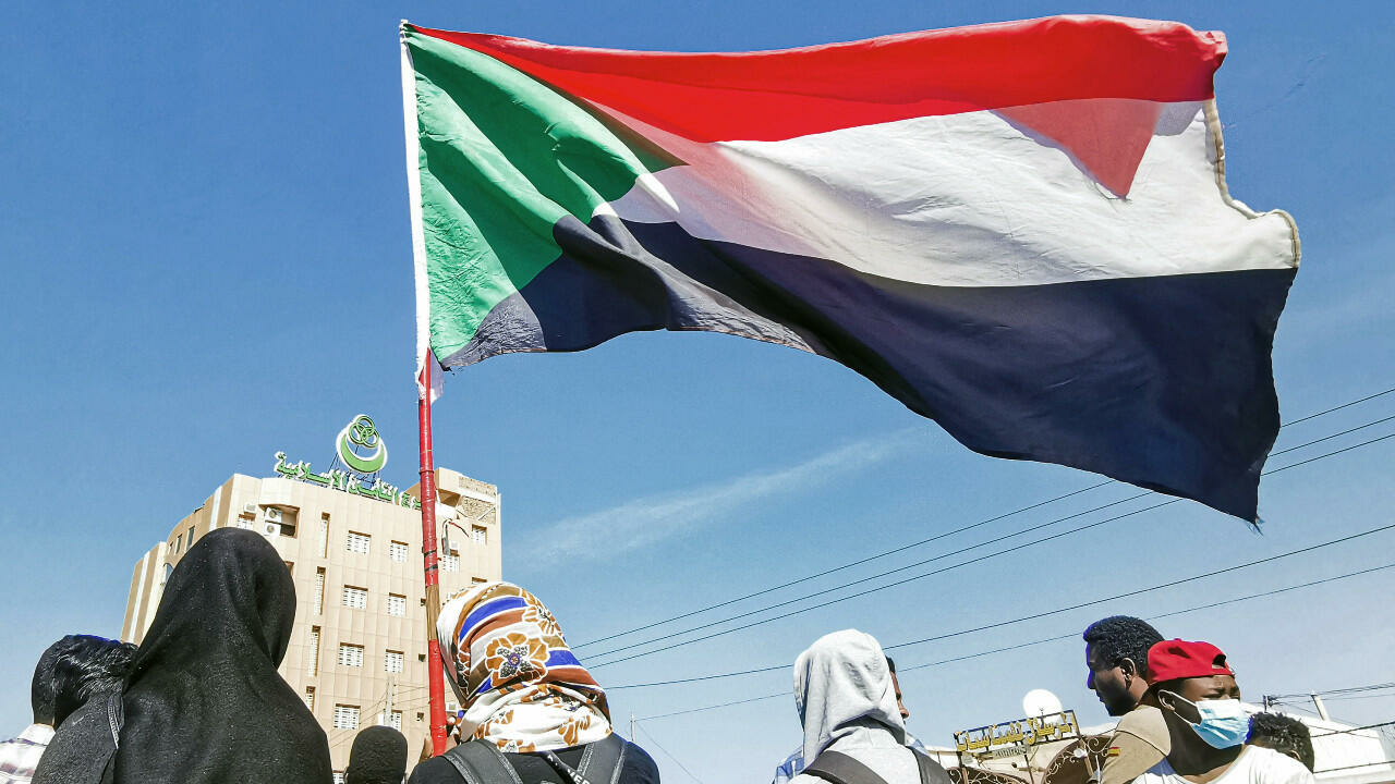 Miles toman las calles en Sudán para protestar contra el gobierno militar
