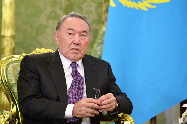 "Podríamos simplemente deshacernos de él".  Zhirinovsky sugirió que Nazarbayev ya no está vivo