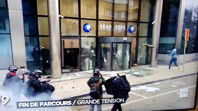 Servicio Europeo de Acción Exterior dañado tras frenar protesta por COVID