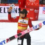 Ski Jumping-Kobayashi lidera la clasificación de la Copa del Mundo tras su segunda victoria en Four Hills