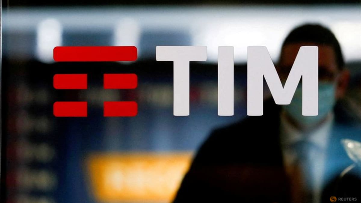 Telecom Italia trabaja en un nuevo plan de negocios mientras evalúa la oferta de KKR: Fuentes