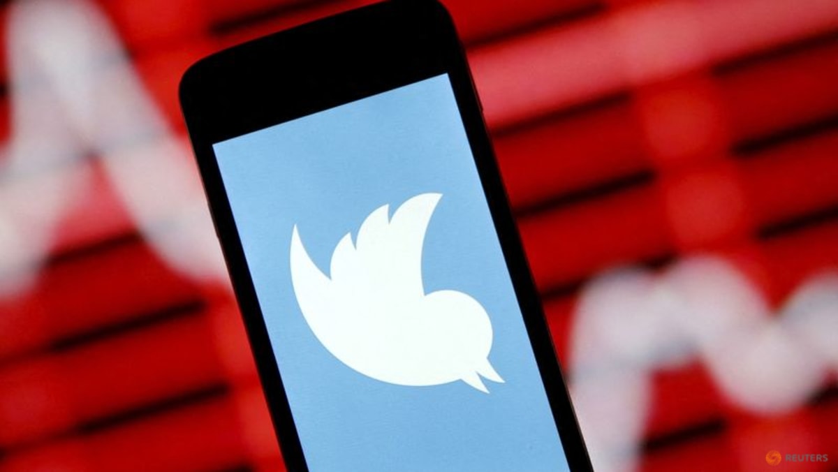 Twitter amplía la función que permite a los usuarios marcar tweets engañosos