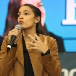 AOC dice que el capitalismo 'no es un sistema redimible'