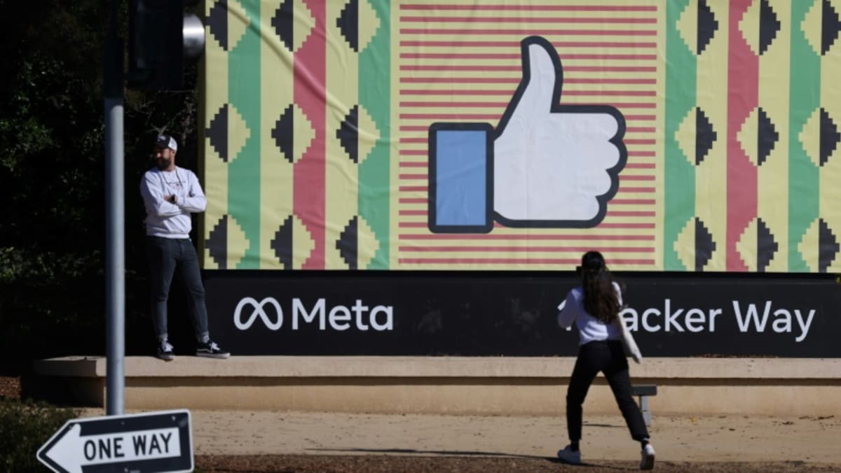 Comentario: Después de dominar las redes sociales durante 15 años, Facebook encuentra su pareja