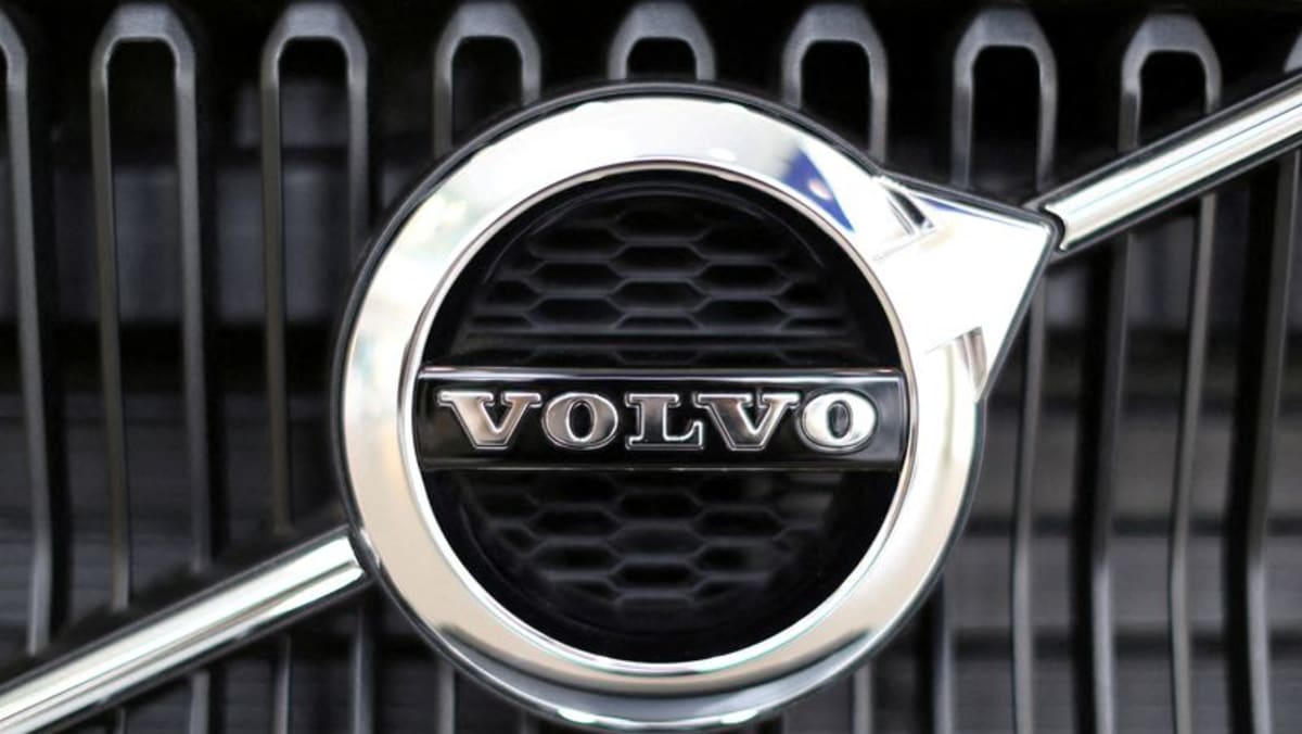 El fabricante de camiones AB Volvo detiene la producción en Rusia: portavoz