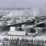 El petróleo podría volver a subir por encima de los $100 mientras los comerciantes evalúan la prohibición de SWIFT en Rusia, dicen los analistas