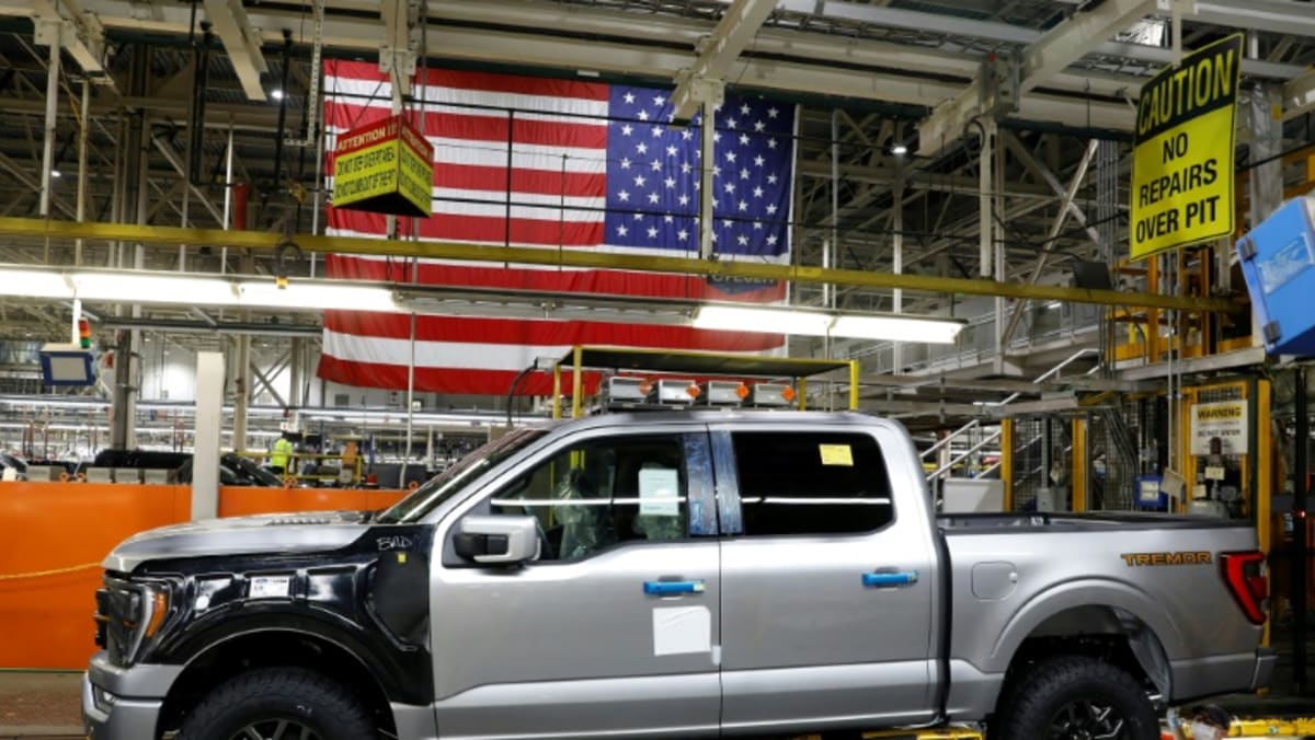 Ford reduce la producción en América del Norte debido a la escasez de chips: informes