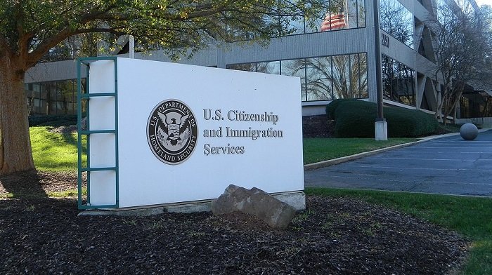 La agencia de inmigración de Biden elimina 'inmigración legal' y 'proteger a los estadounidenses' de la declaración de misión