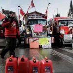 La policía canadiense avanza en la limpieza de las protestas contra las vacunas de los camioneros