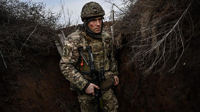 Las naciones occidentales se apresuran a responder después de que Putin ordena tropas en las regiones prorrusas del este de Ucrania |  CNN