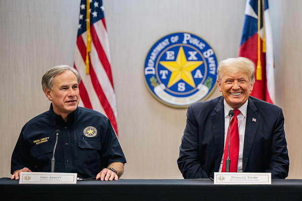 Los aliados de Trump quieren revertir el respaldo de Greg Abbott