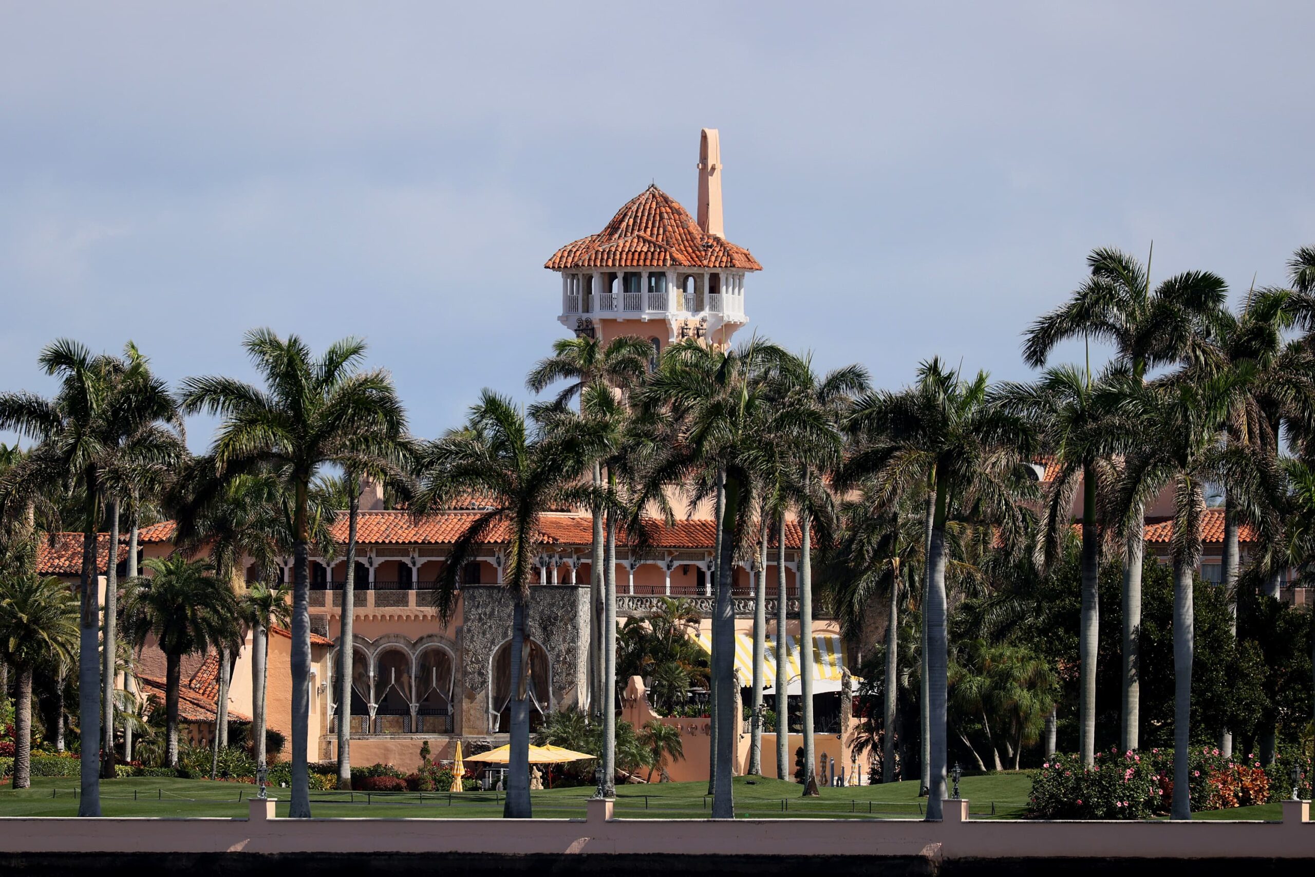 Los documentos de la Casa Blanca de Trump en Mar-a-Lago fueron marcados como clasificados, dice NARA