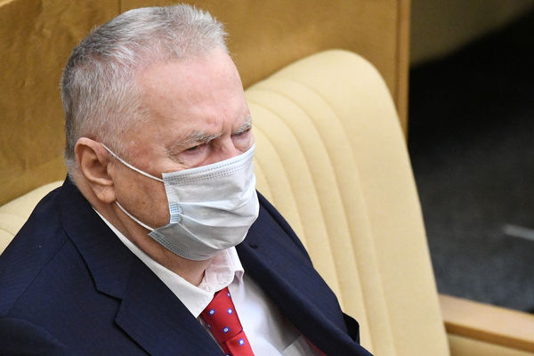 “Los miembros del Partido Liberal Democrático están siendo llamados y se les dice que Zhirinovsky ha muerto.  ¡Es mentira!"  - Gazeta.Ru
